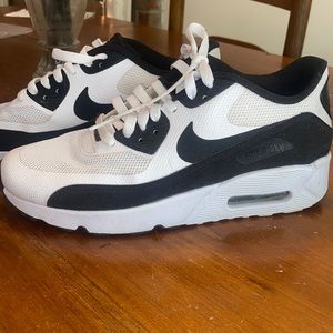 Nike Air tennis shoes
